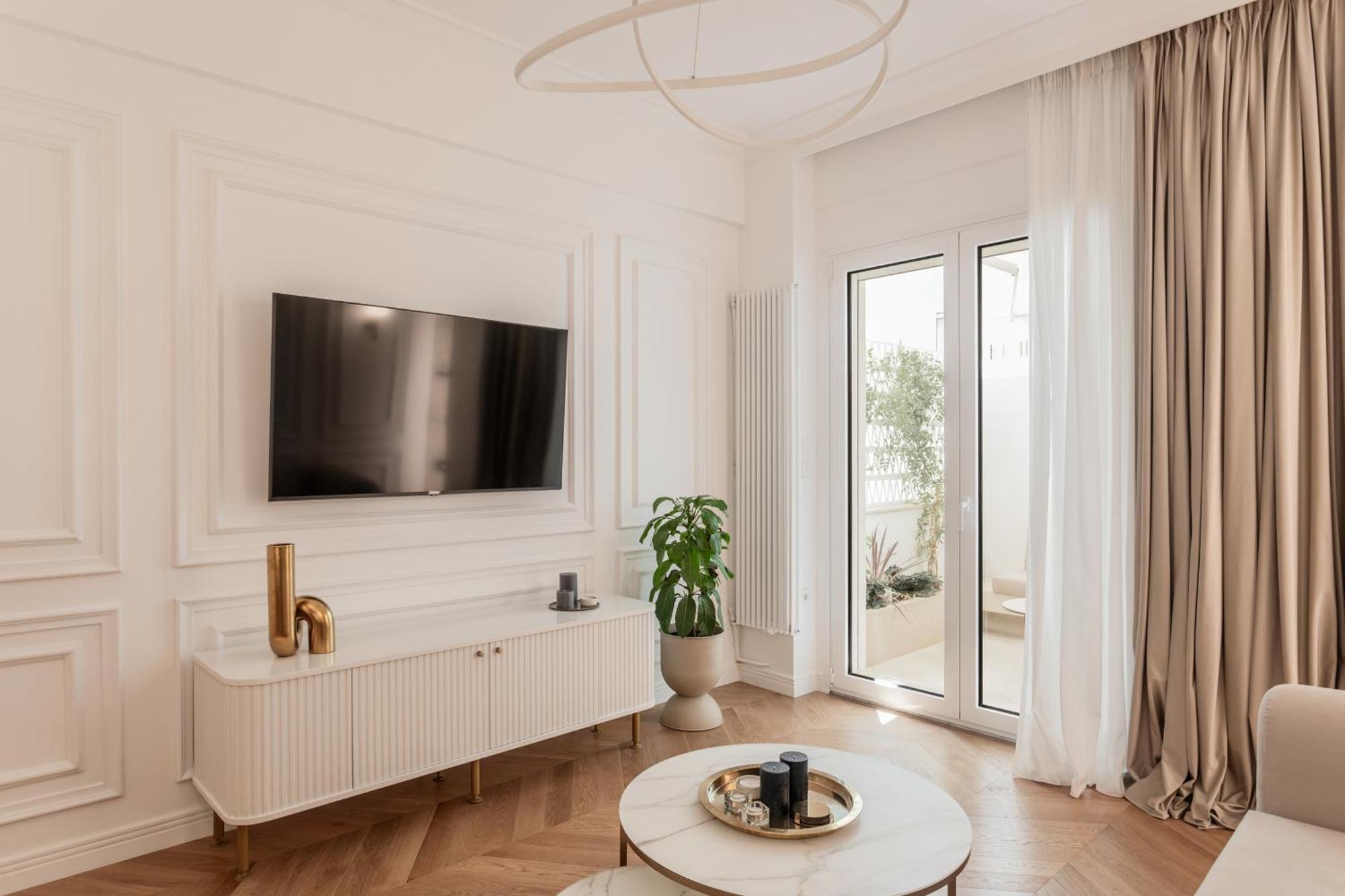 Elegant Apartment A Breath Away From The Acropolis Атина Екстериор снимка